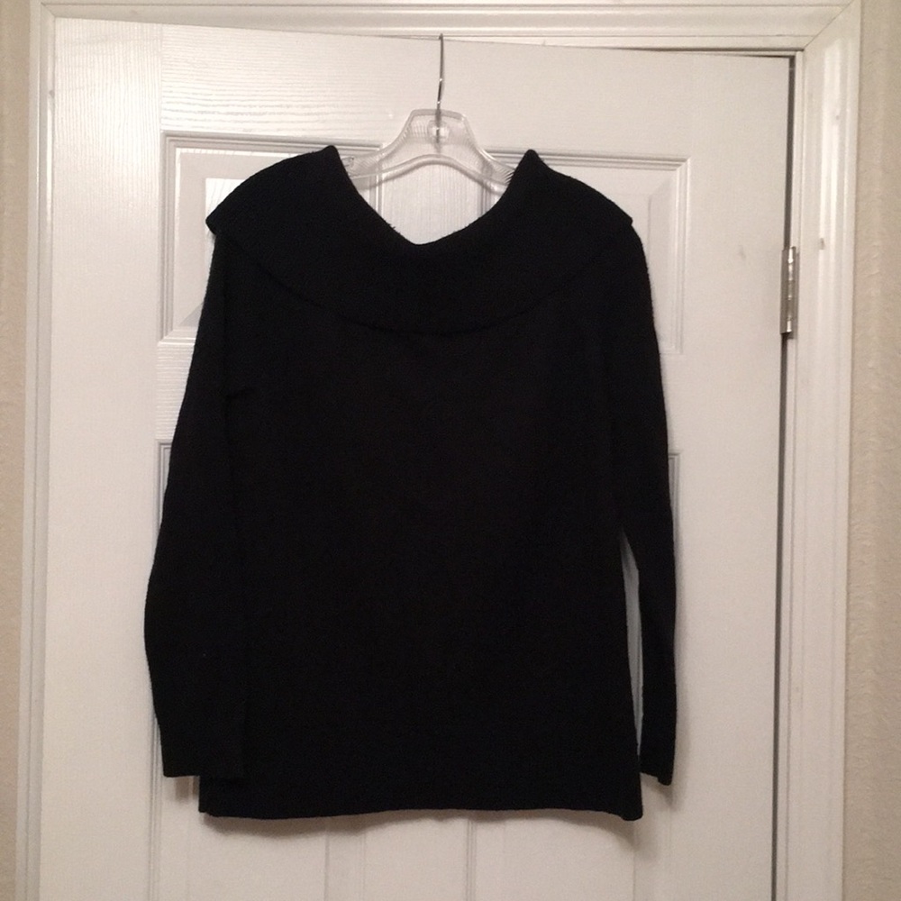 Gap sweater